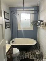 Shower retrofit for an antique tub